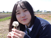 無垢な田舎娘と野外で中出しセックス